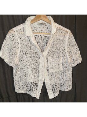 Free World Lace Top Women's SMALL White Short Sleeve Top Crop Button 22% Cotton